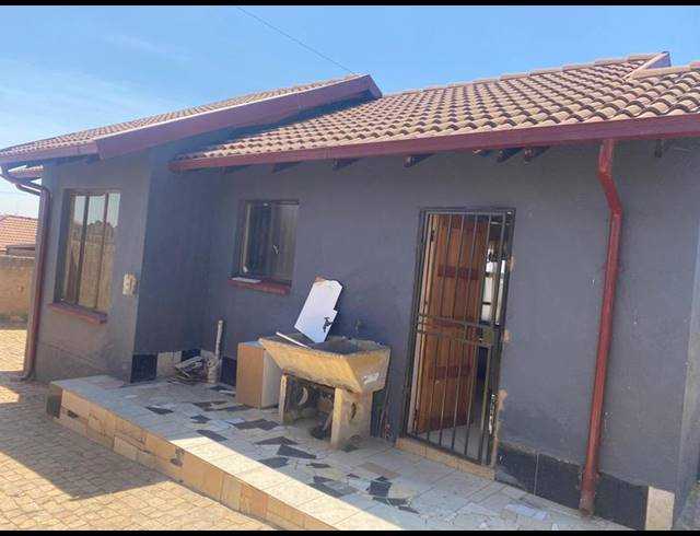 3 BEDROOM HOUSE FOR SALE IN JABULANI